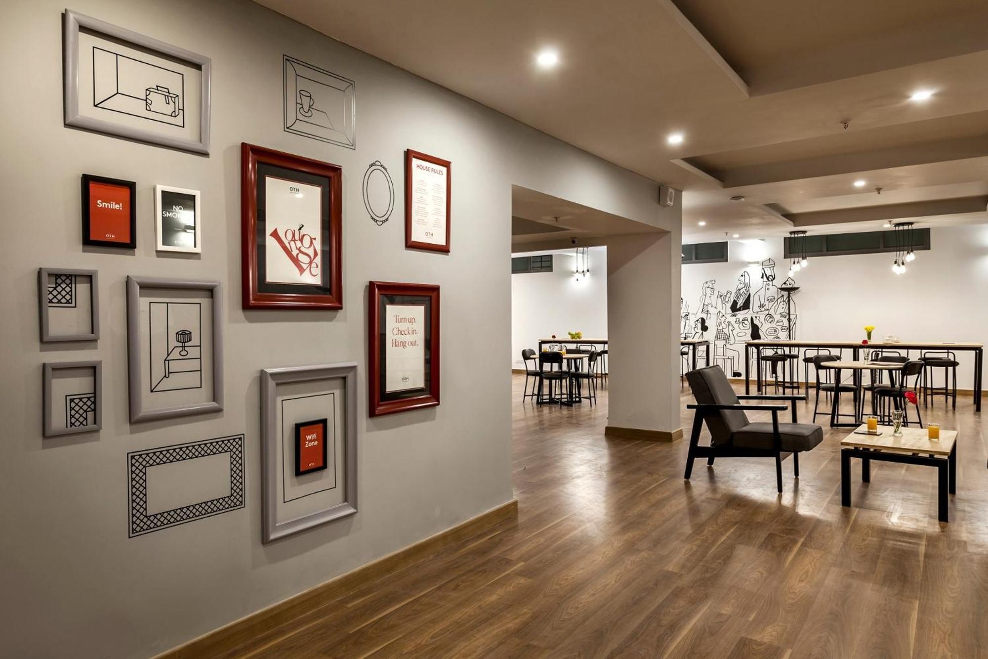 Townhouse The Amv Hotel คูร์เคาน์ ภายนอก รูปภาพ