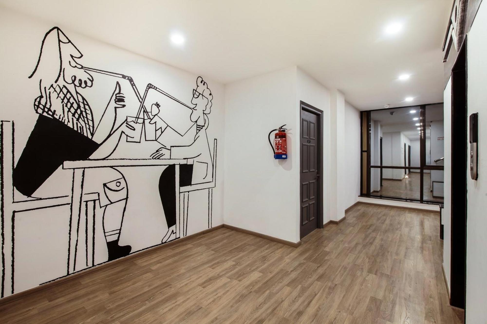 Townhouse The Amv Hotel คูร์เคาน์ ภายนอก รูปภาพ