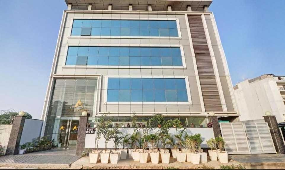 Townhouse The Amv Hotel คูร์เคาน์ ภายนอก รูปภาพ