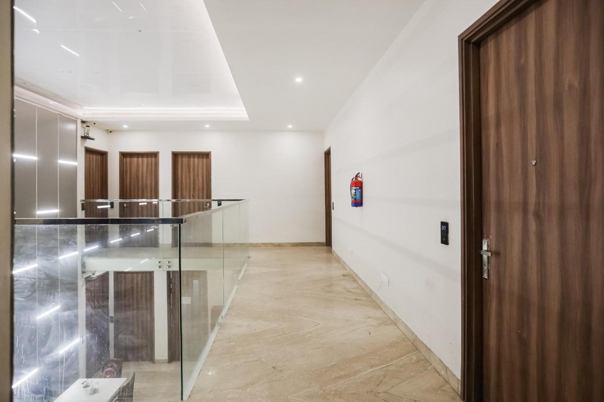 Townhouse The Amv Hotel คูร์เคาน์ ภายนอก รูปภาพ