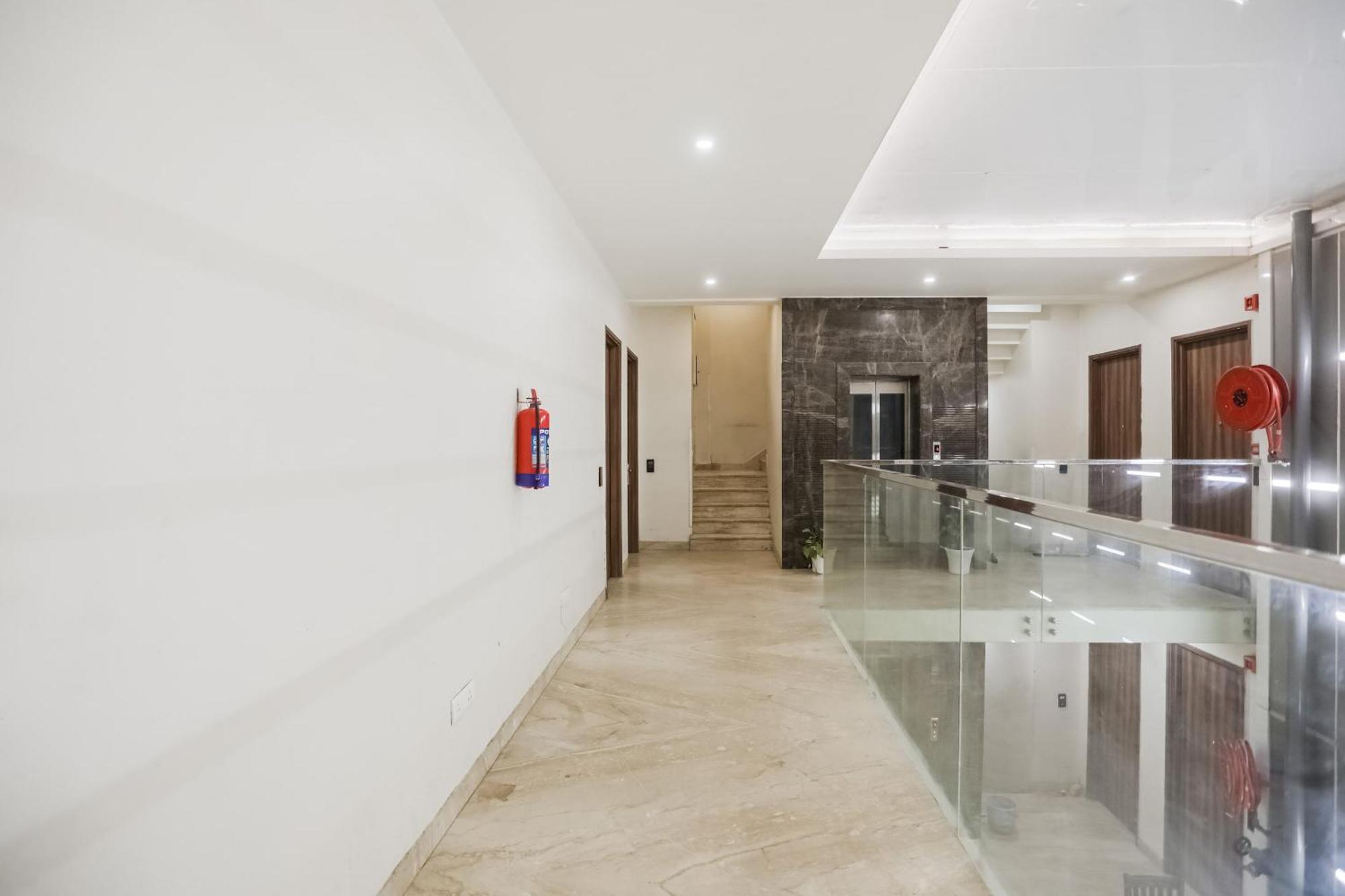 Townhouse The Amv Hotel คูร์เคาน์ ภายนอก รูปภาพ
