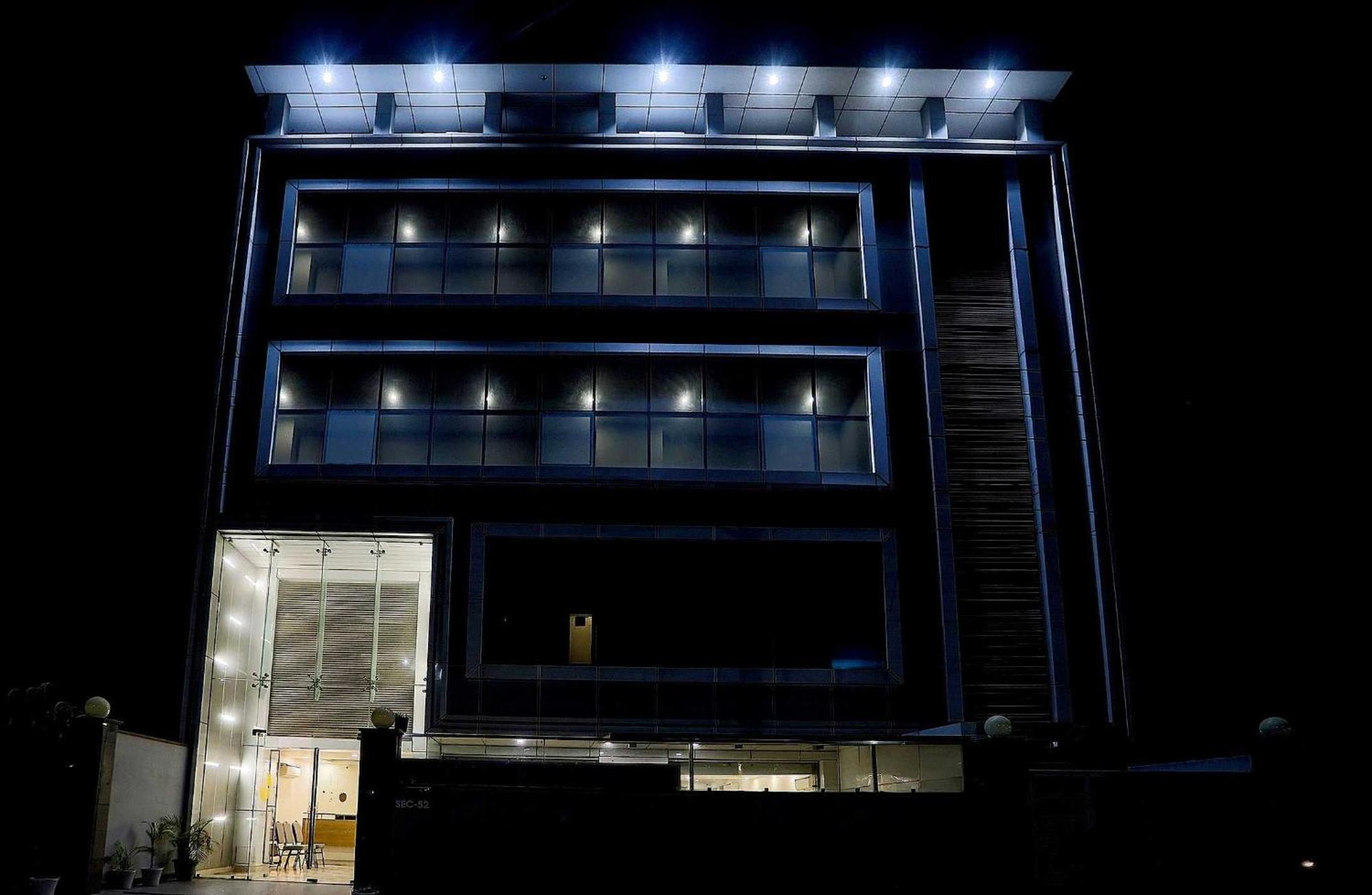 Townhouse The Amv Hotel คูร์เคาน์ ภายนอก รูปภาพ