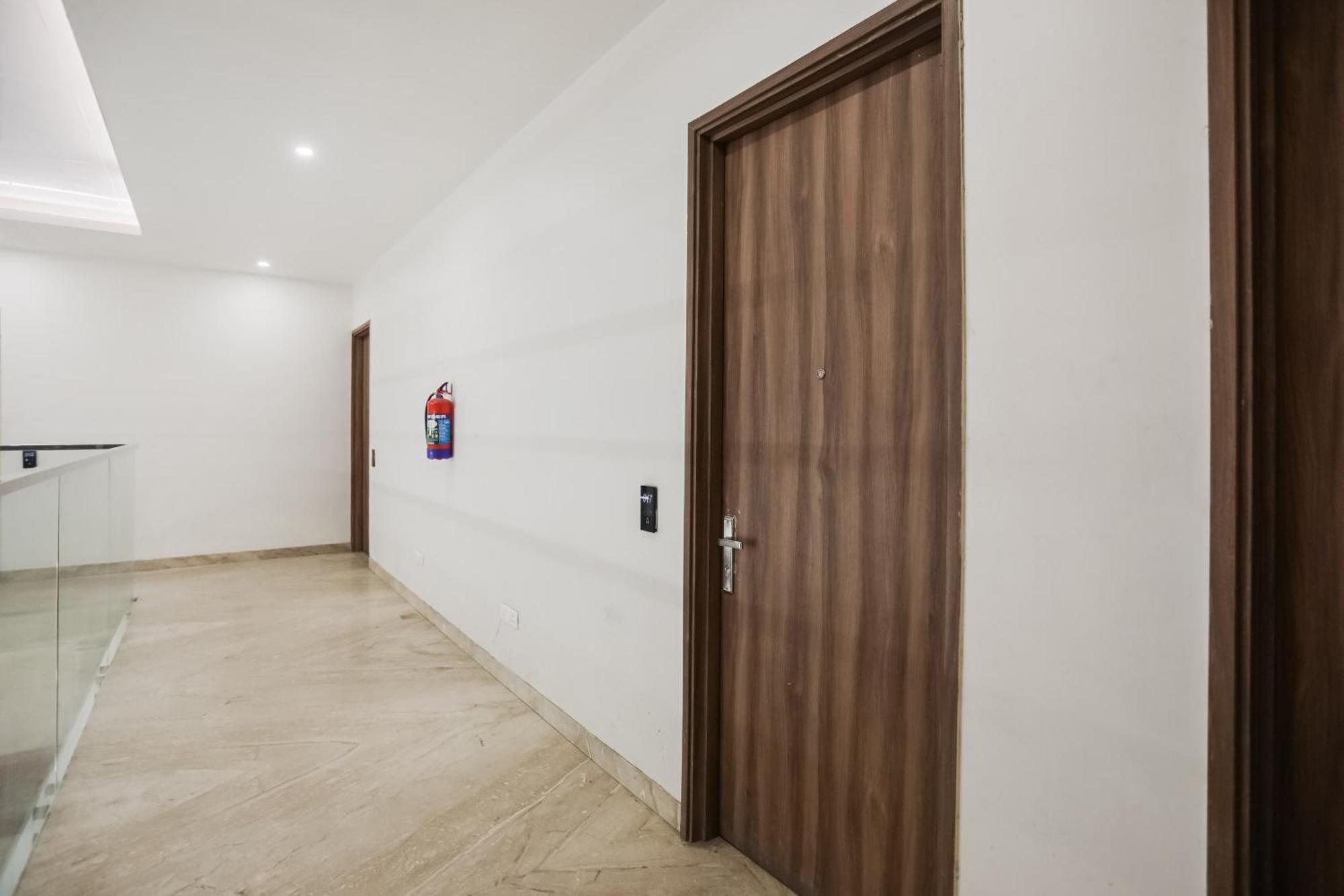 Townhouse The Amv Hotel คูร์เคาน์ ภายนอก รูปภาพ
