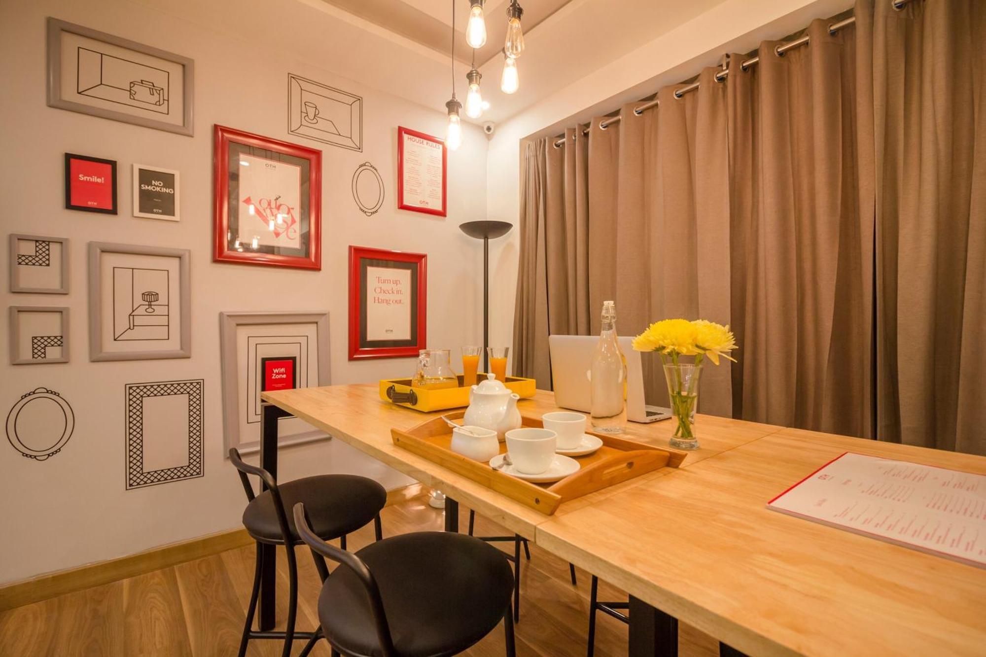Townhouse The Amv Hotel คูร์เคาน์ ภายนอก รูปภาพ